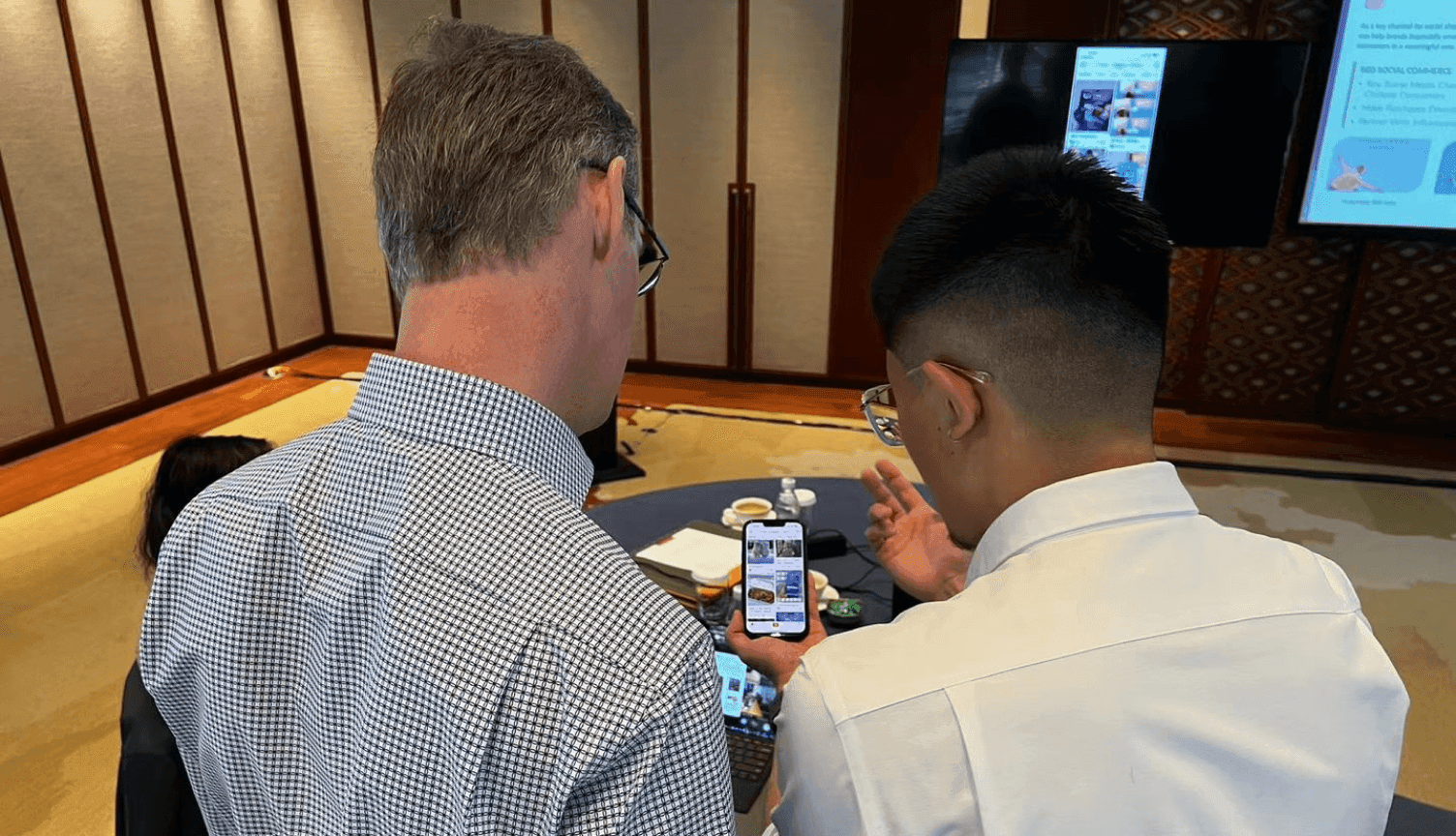An IT Consultis consultant guiding a C-level executive of a leading brand through the journey of a typical Chinese user on WeChat